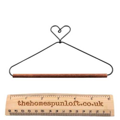 6" Heart Wire quilt hanger with wooden dowel - The Homespun Loft