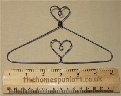 6" Heart top and centre wire quilt hanger