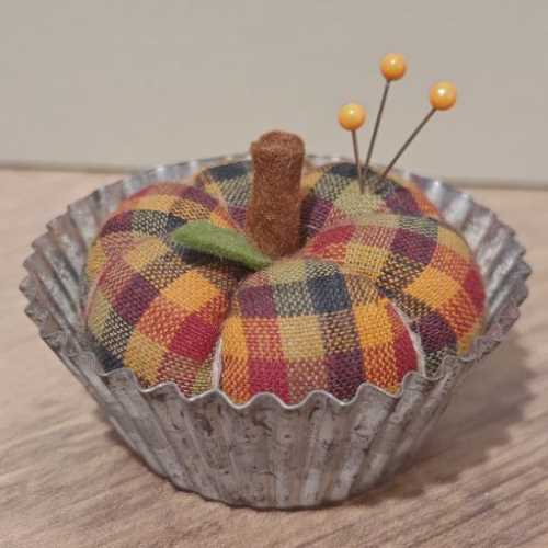 Pumpkin Pie Pin Cushion in Vintage Tart Tin - The Homespun Loft