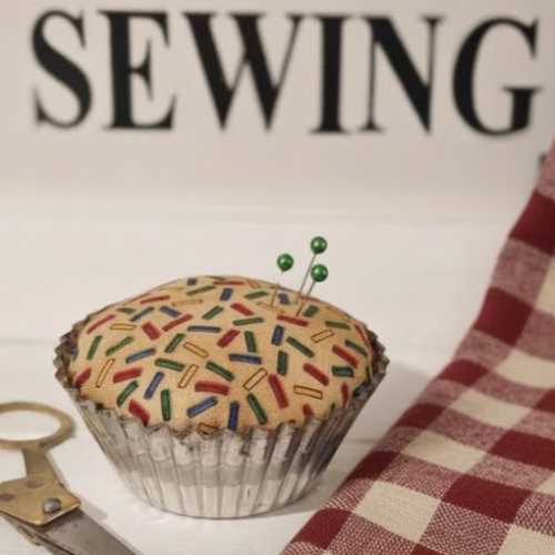 Debbie Mumm Pin Cushion in Vintage Tart Tin - The Homespun Loft
