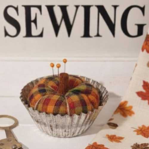 Pumpkin Pie Pin Cushion in Vintage Tart Tin - The Homespun Loft