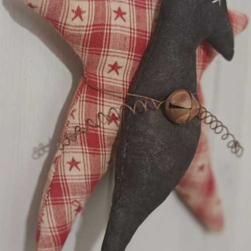 10" Primitive Crow Burgundy Homespun Star Hanger - The Homespun Loft