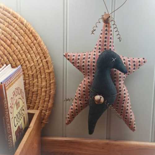 10" Primitive Crow and Homespun Star Hanger - The Homespun Loft