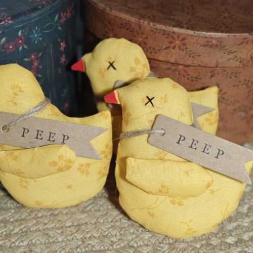 PEEP Easter Spring Primitive Chick with Tag - The Homespun Loft