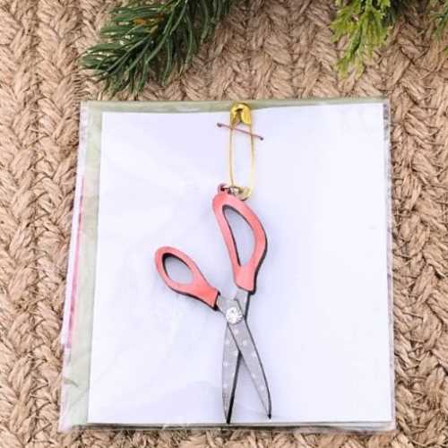 Quilter's Sewing Scissors Wooden BROOCH - The Homespun Loft