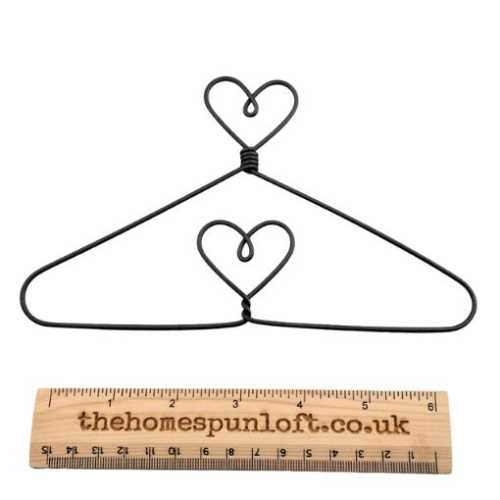 7 1/2" Heart Top and Centre Wire Quilt Hanger - The Homespun Loft