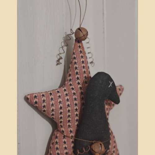 10" Primitive Crow and Homespun Star Rusty Tin - The Homespun Loft