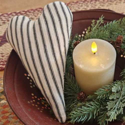 8" Primitive Black/Tea Padded Heart Bowl Filler - The Homespun Loft