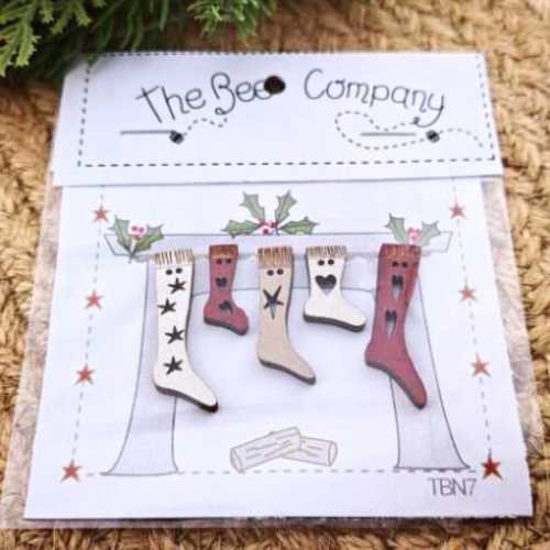5 Primitive Christmas Stocking Wooden Buttons - The Homespun Loft
