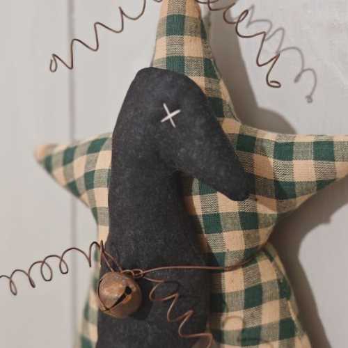 10" Primitive Crow Green Homespun Star Rusty Tin - The Homespun Loft