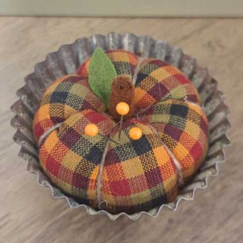 Pumpkin Pie Pin Cushion in Vintage Tart Tin - The Homespun Loft