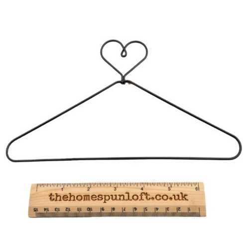 9" Wire Quilt Hanger With Heart Top - The Homespun Loft