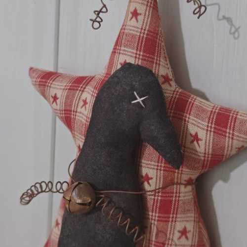 10" Primitive Crow Burgundy Homespun Star Hanger - The Homespun Loft