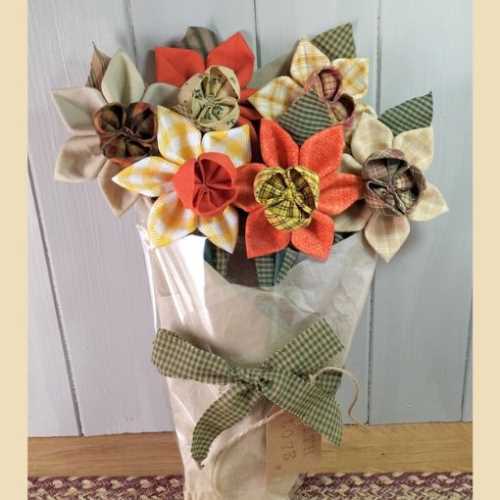 Primitive Fabric Daffodil Flower Bouquet F - The Homespun Loft