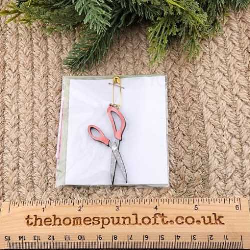 Quilter's Sewing Scissors Wooden BROOCH - The Homespun Loft