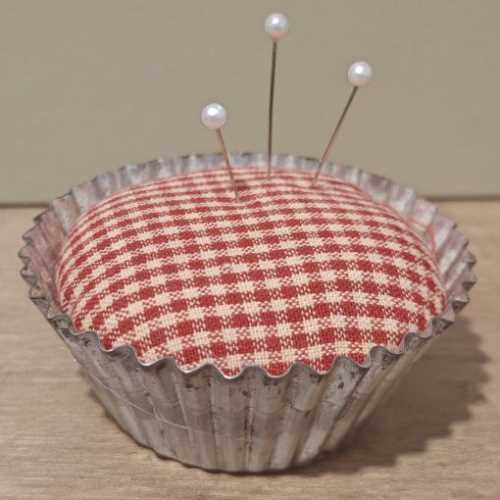 Red Tan Homespun Pin Cushion in Vintage Tart Tin - The Homespun Loft