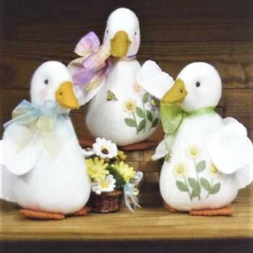 Daisie Duck Countryside Crafts Felt Pattern - The Homespun Loft