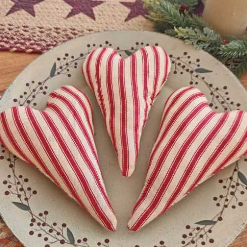 8" Primitive Red/Tea Padded Heart Bowl Filler - The Homespun Loft