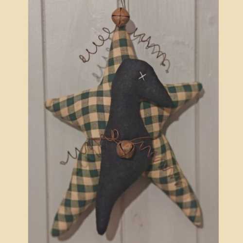 10" Primitive Crow Green Homespun Star Rusty Tin - The Homespun Loft