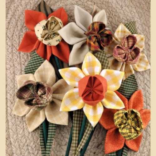 Primitive Fabric Daffodil Flower Bouquet F - The Homespun Loft