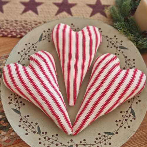 8" Primitive Red/Cream Padded Heart Bowl Filler - The Homespun Loft