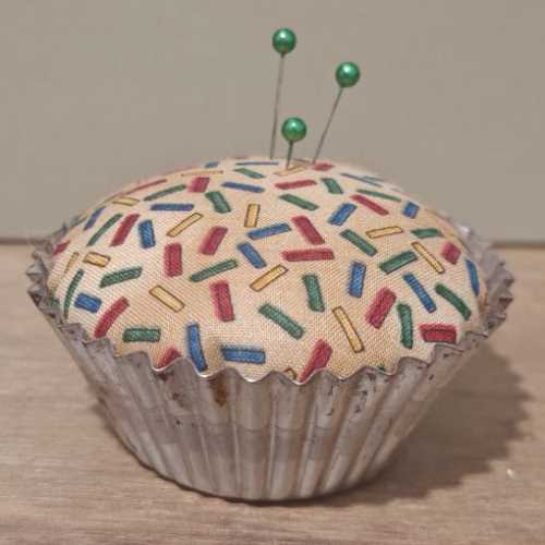 Debbie Mumm Pin Cushion in Vintage Tart Tin - The Homespun Loft